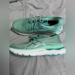 ASICS Gel-nimbus 24 running shoes